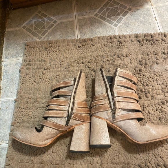 Freebird Tali bootie - Picture 3 of 8